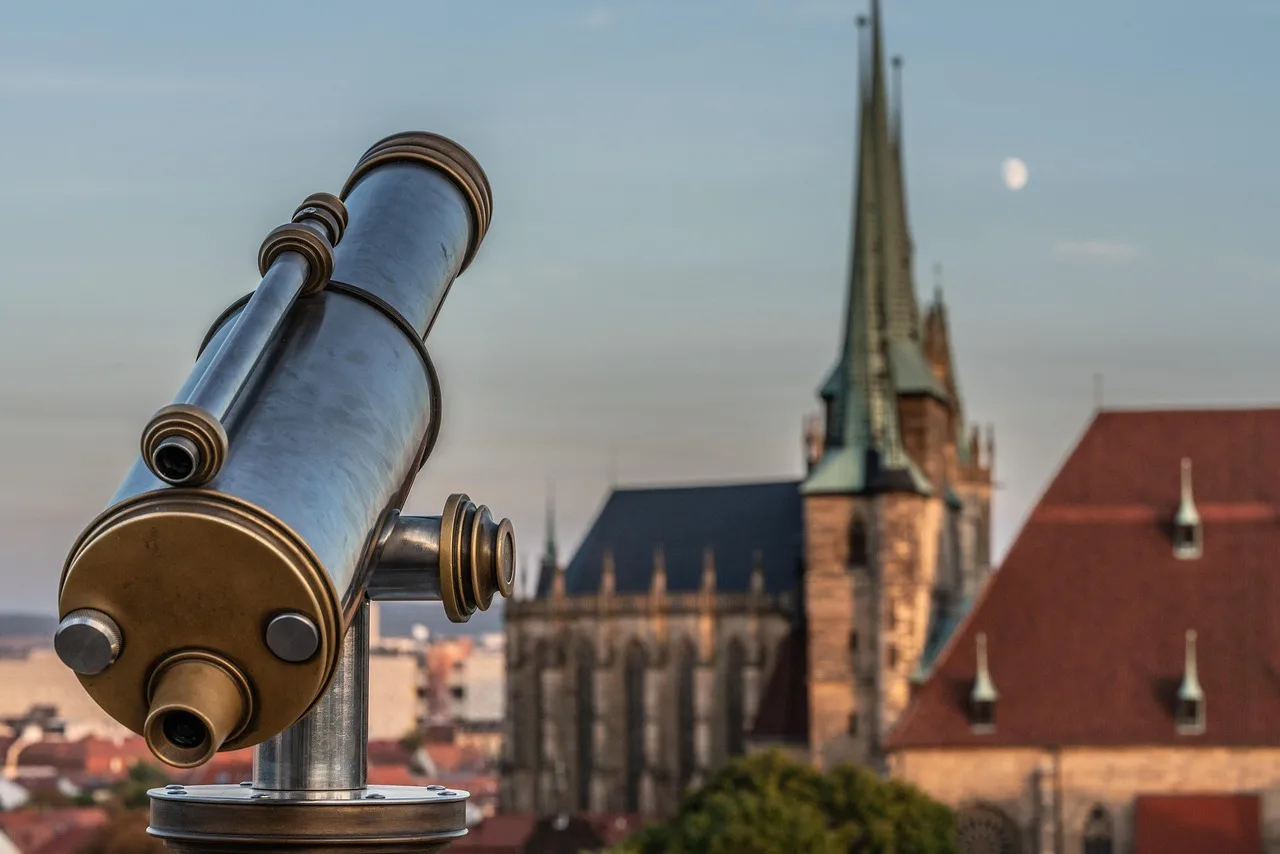 binoculars, telescope, outlook, viewpoint, lookout, view, distance, optics, foresight, watch, city, to travel, see, vacations. Choosing a Travel Telescope: Six Tests and How to Try One First