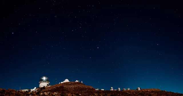 Night sky over CTIO telescopes, Cerro Tololo, Chile. Handling stargazing trip costs companies step by step: the three tiers