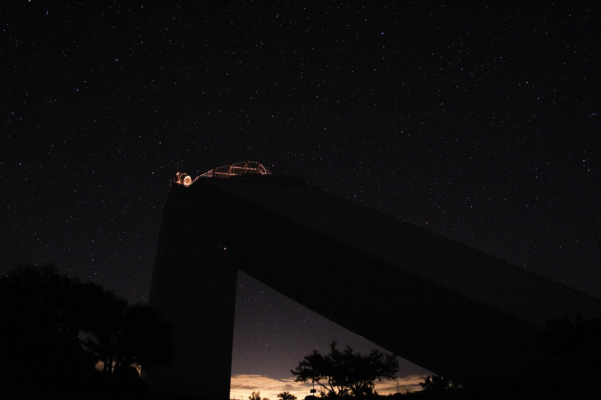 Night sky over the McMath-Pierce Solar Telescope. Telescope trip planning for stargazing nights: add an hour, stay two nights, leave room to stop