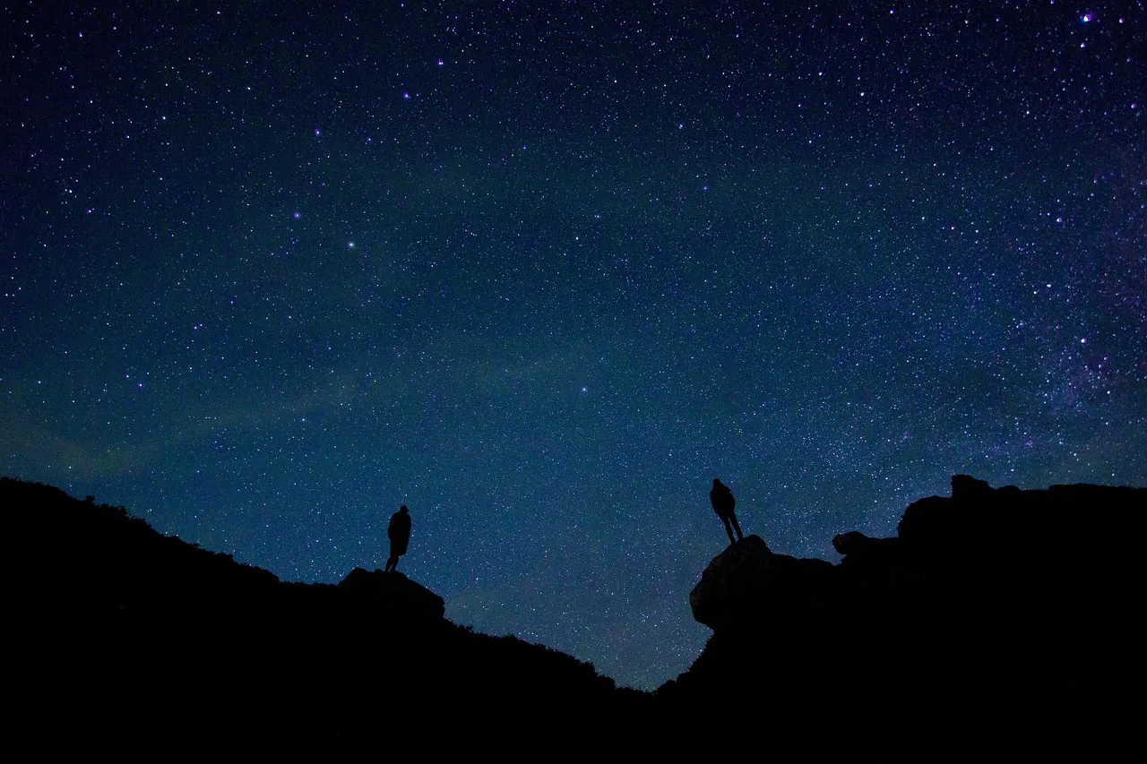 backlit, nature, stars, night sky, beautiful, evening, idyllic, night, nighttime, outdoors, people, scenery, scenic, silhouettes, sky, stargazing, starry sky, universe. A pattern shows up across stargazing trip costs tips: the clothing gap